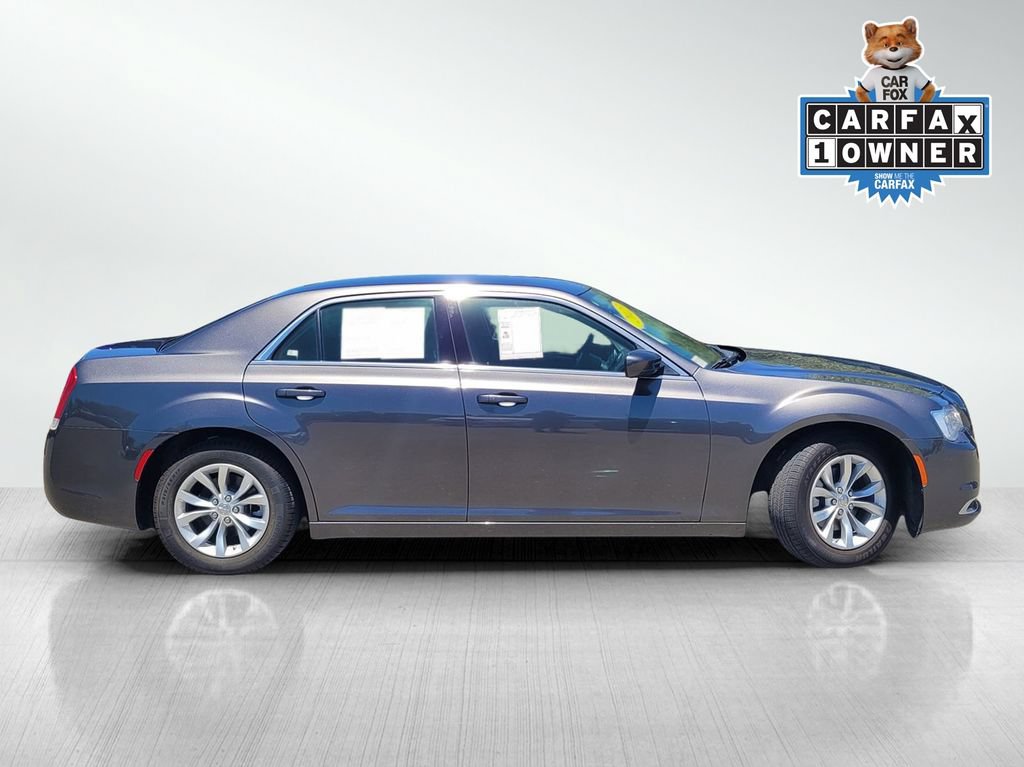 Used 2023 Chrysler 300 Touring RWD image 3