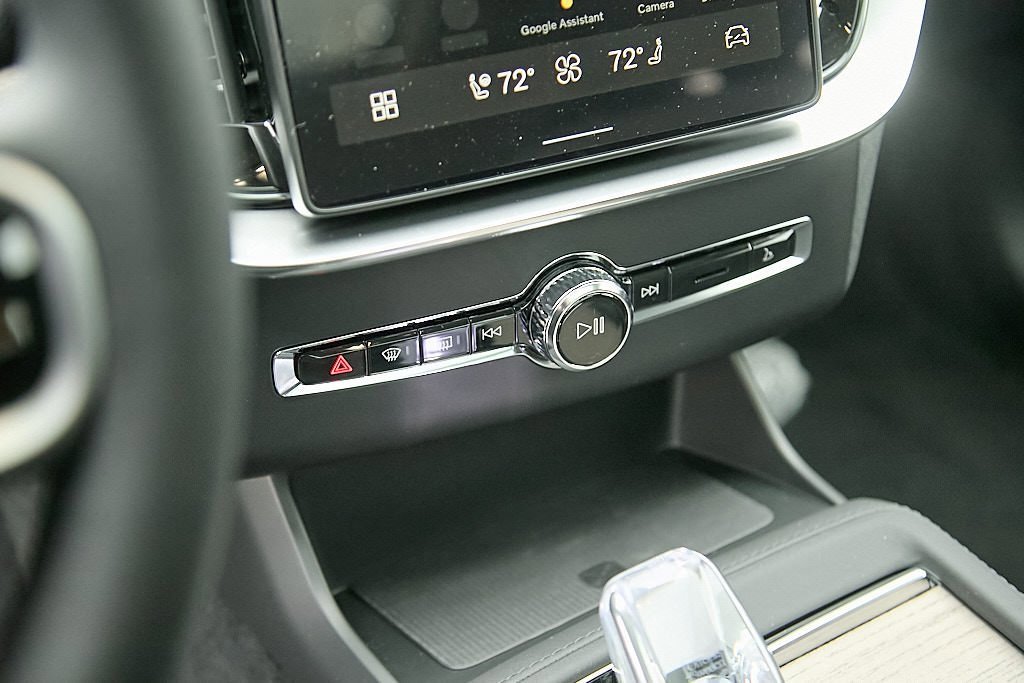New 2026 Volvo XC90 B6 Plus w/ Protection Package Premier image 16