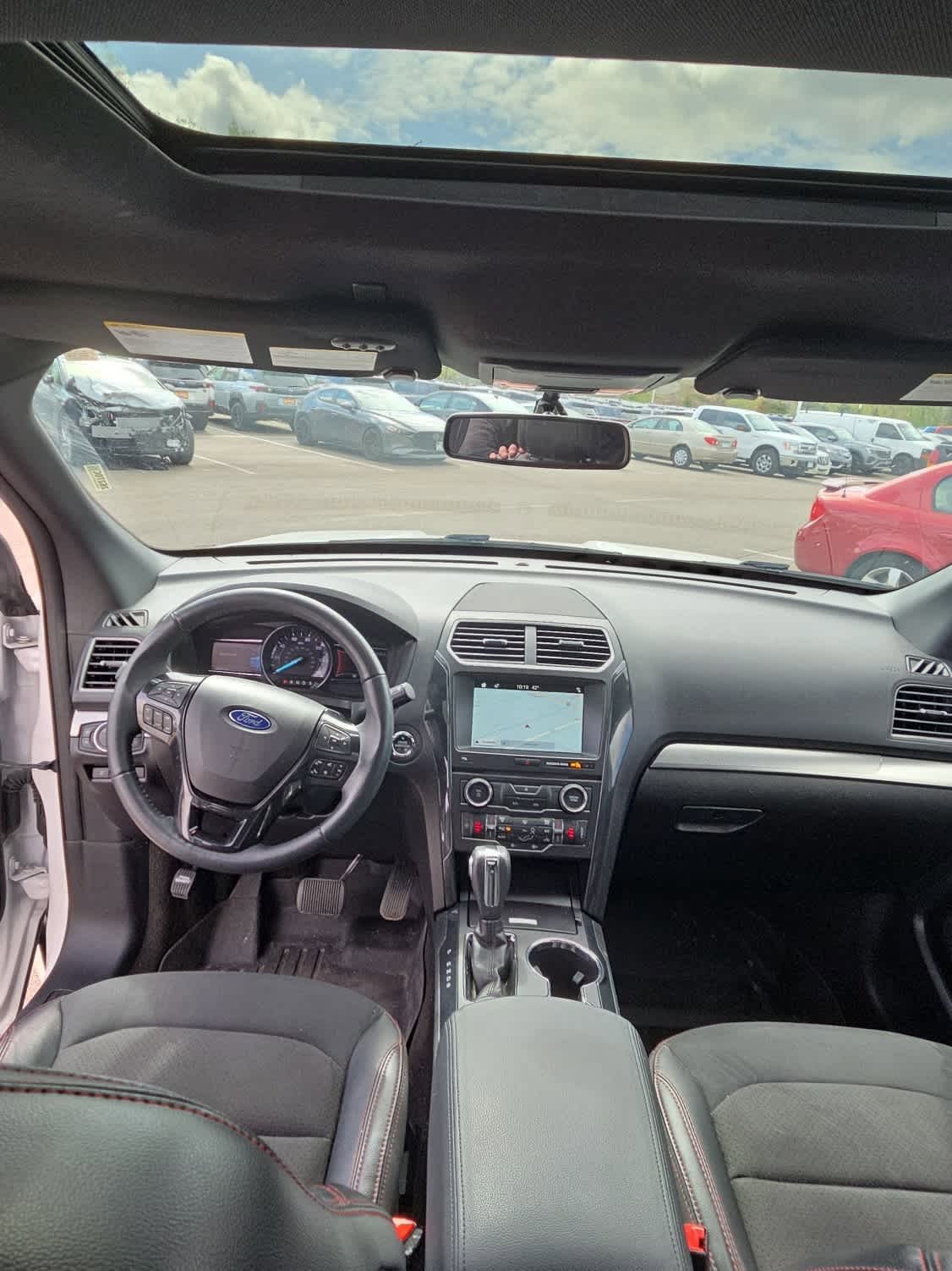 Used 2018 Ford Explorer XLT w/ Equipment Group 202A AWD/4WD image 7