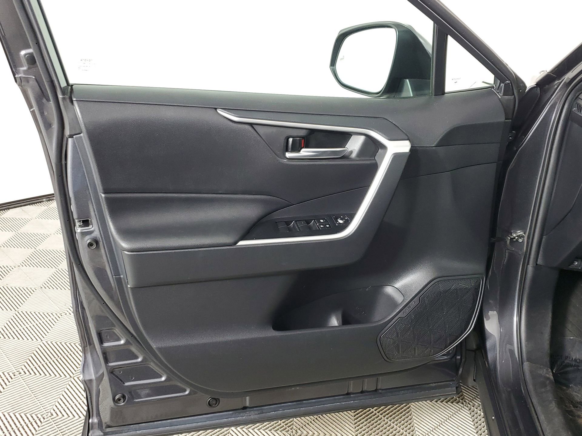 Used 2021 Toyota RAV4 XLE w/ Convenience Package image 23