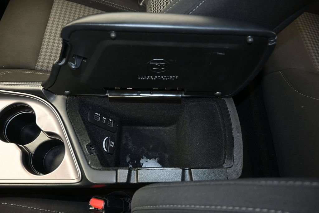 Used 2023 Dodge Challenger SXT RWD image 19