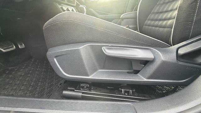 Used 2024 Volkswagen Jetta Sport FWD image 20
