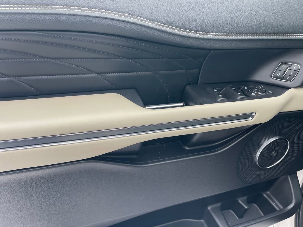 Used 2019 Ford Expedition Max Platinum image 6