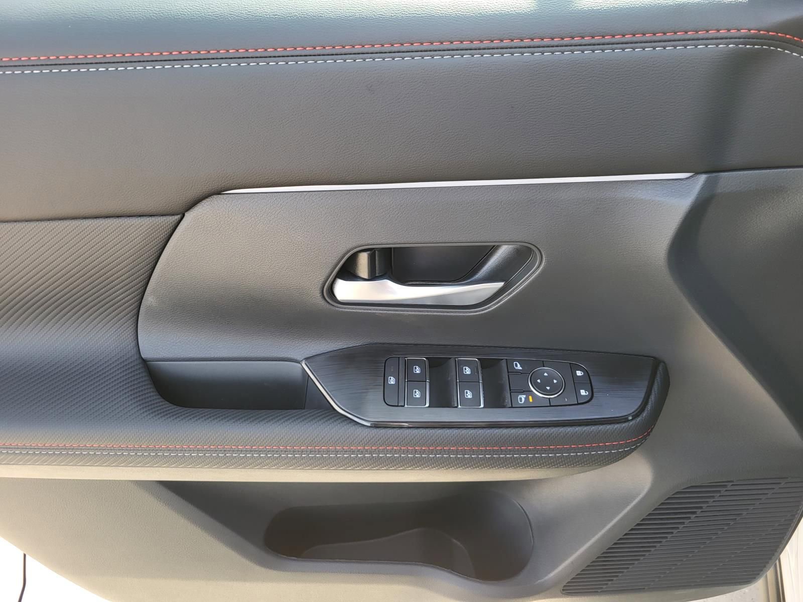 New 2026 Nissan Kicks SR FWD image 18