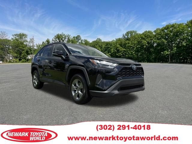 Used 2022 Toyota RAV4 XLE AWD/4WD image 1