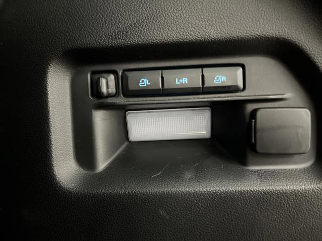 Used 2023 Ford Explorer Limited image 17