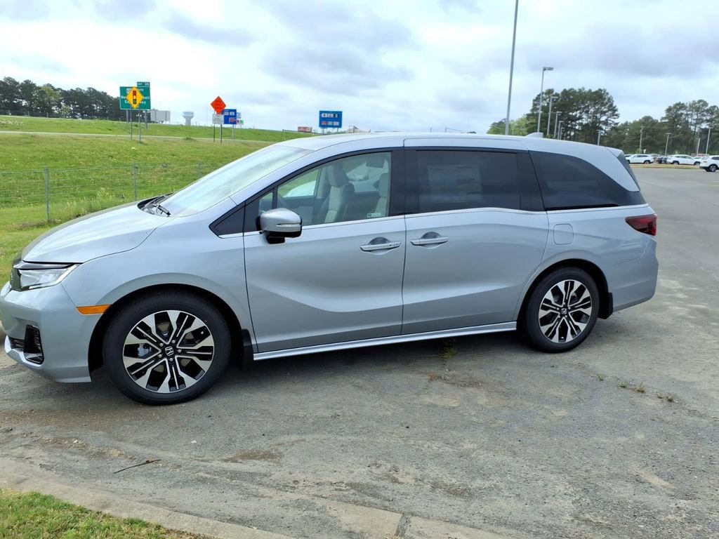 New 2026 Honda Odyssey Elite image 3