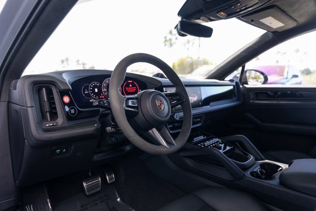 Certified 2025 Porsche Cayenne GTS image 4