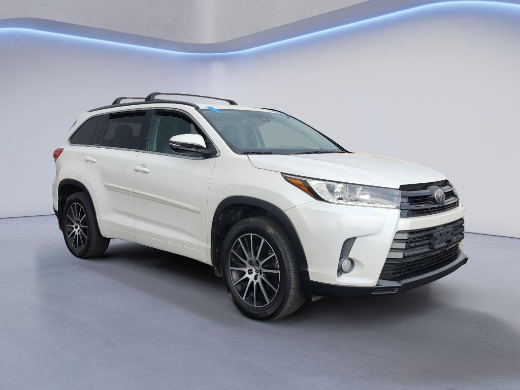Used 2018 Toyota Highlander SE w/ Protection Package #3 AWD/4WD image 3