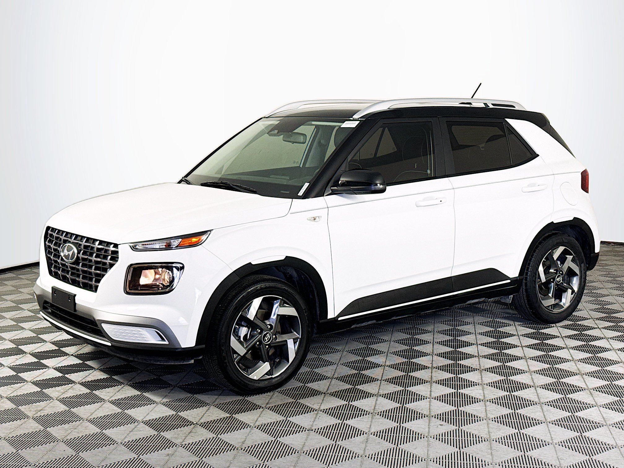 Used 2026 Hyundai Venue SEL FWD image 4