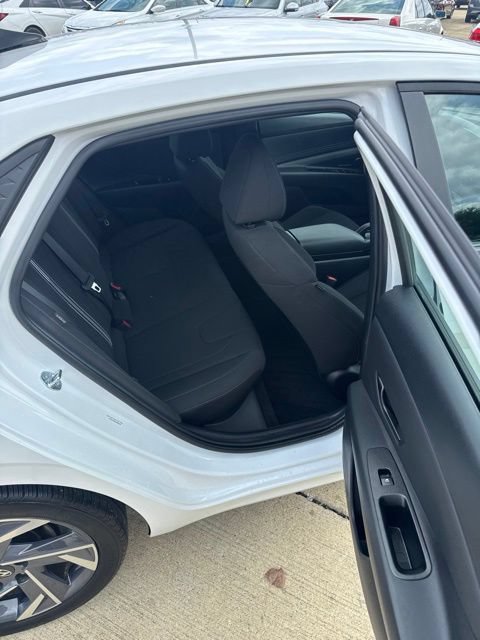 Used 2025 Hyundai Elantra Sport FWD image 13