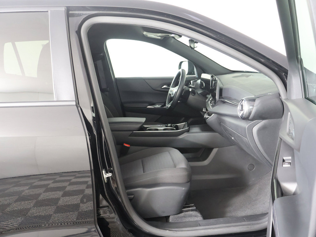 Used 2026 Chevrolet Equinox LT AWD/4WD image 32