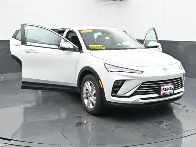 Used 2025 Buick Envista Preferred image 51