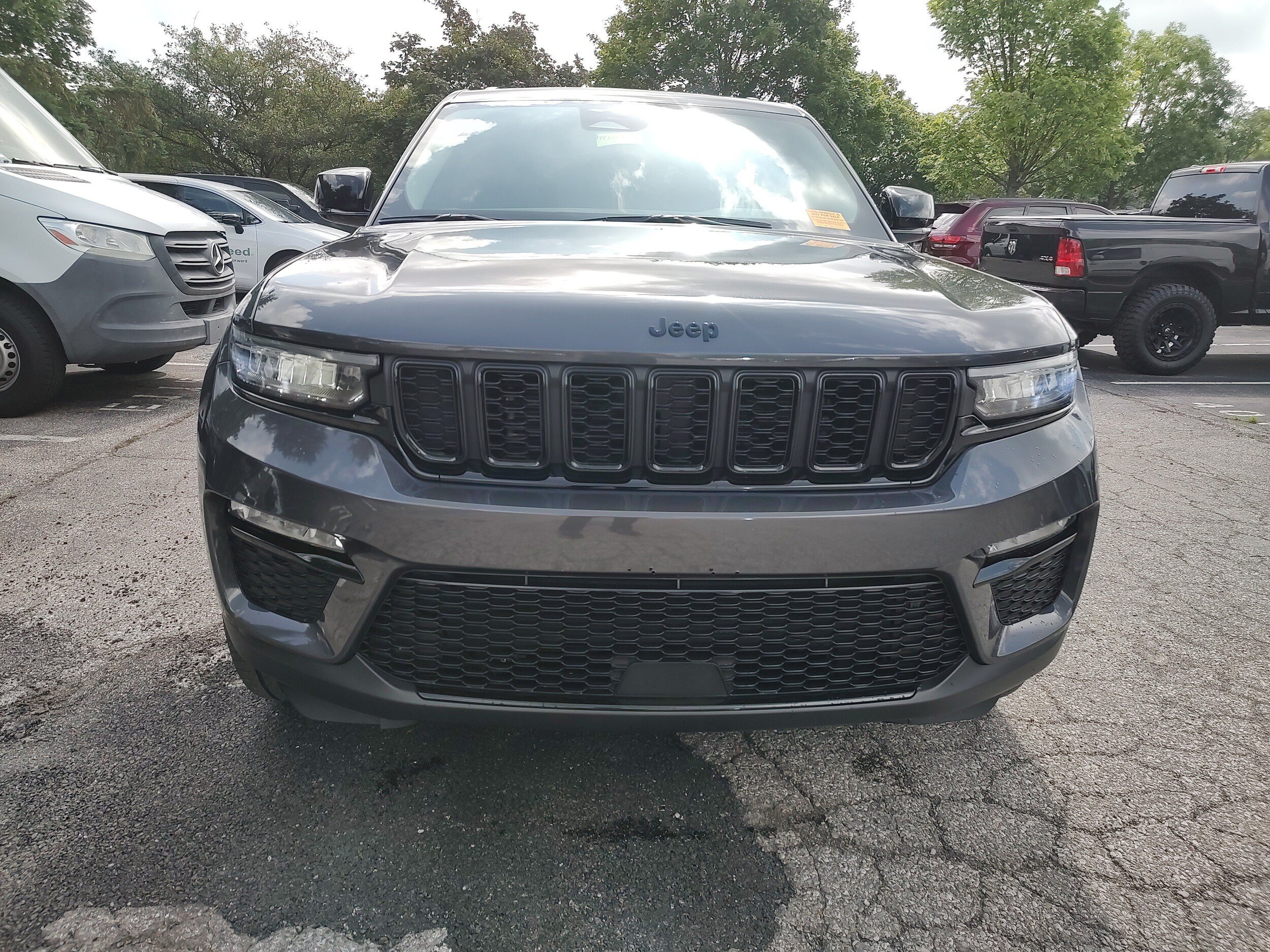 Certified 2023 Jeep Grand Cherokee Limited w/ Black Appearance Package AWD/4WD image 6