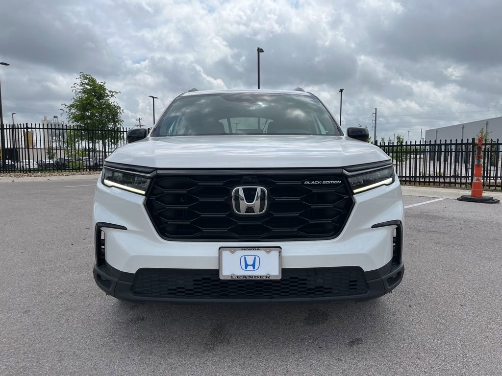 Used 2025 Honda Pilot Black Edition image 2