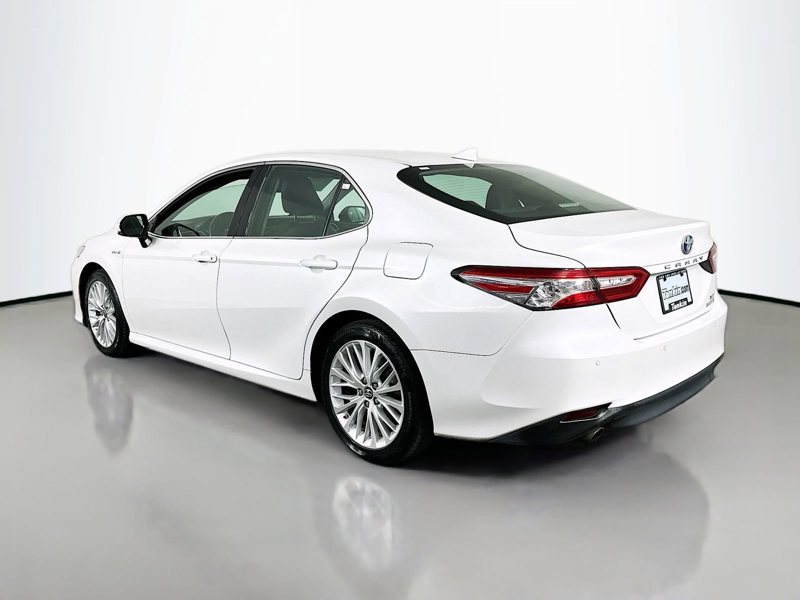 Used 2018 Toyota Camry XLE w/ Audio Package FWD image 5