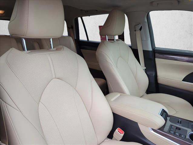 Used 2024 Toyota Highlander Limited image 27