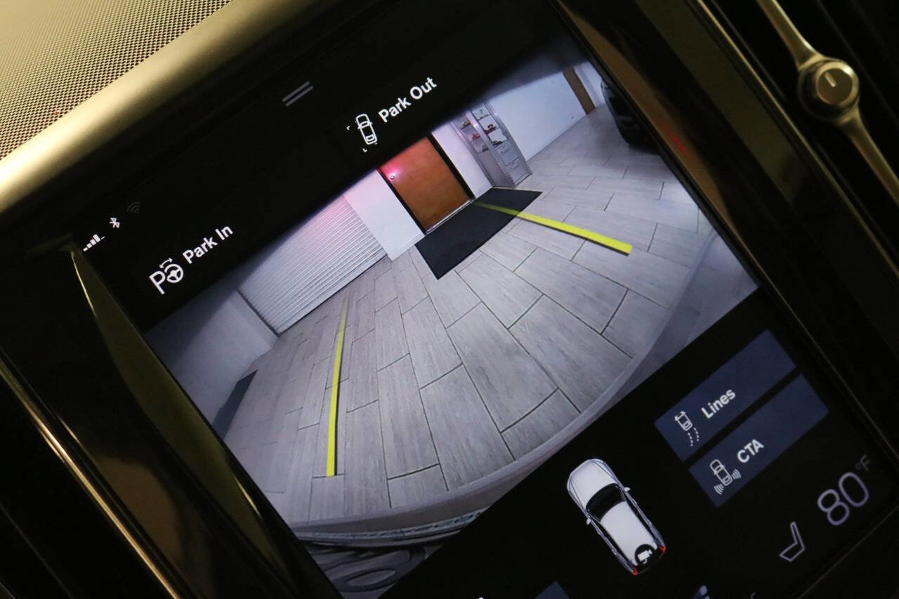 Used 2019 Volvo XC60 T5 Momentum w/ Premium Package AWD/4WD image 26