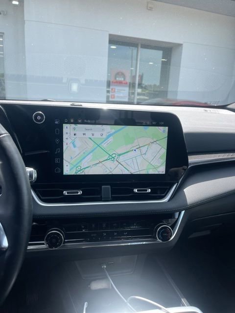 Used 2025 Chevrolet Equinox LT w/ Safety and Technology Package image 7