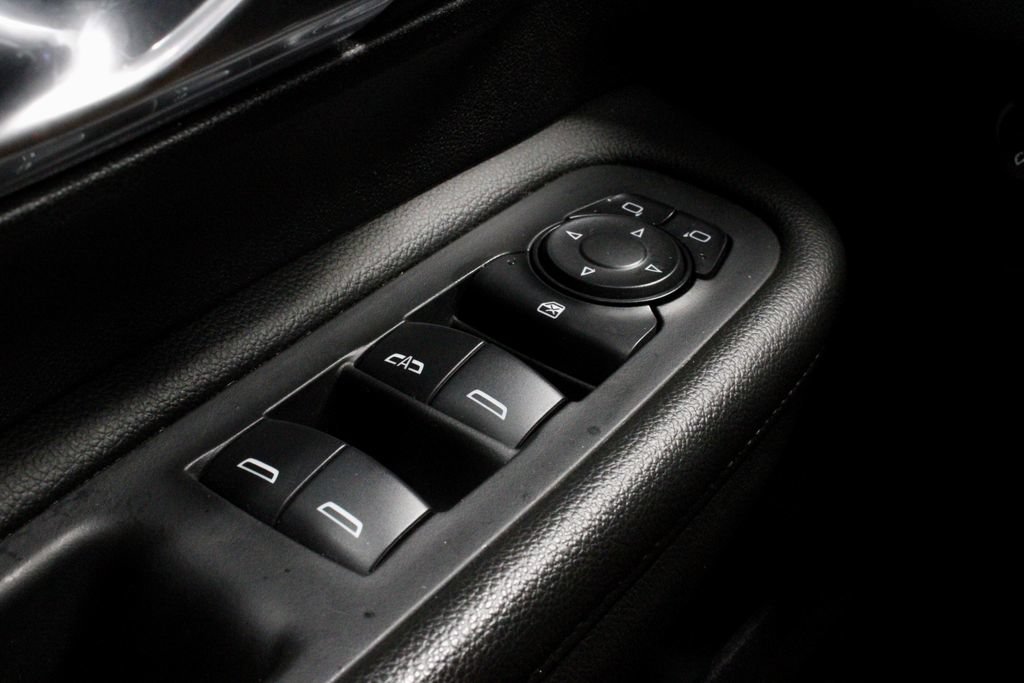 Used 2024 GMC Terrain SLE AWD/4WD image 25