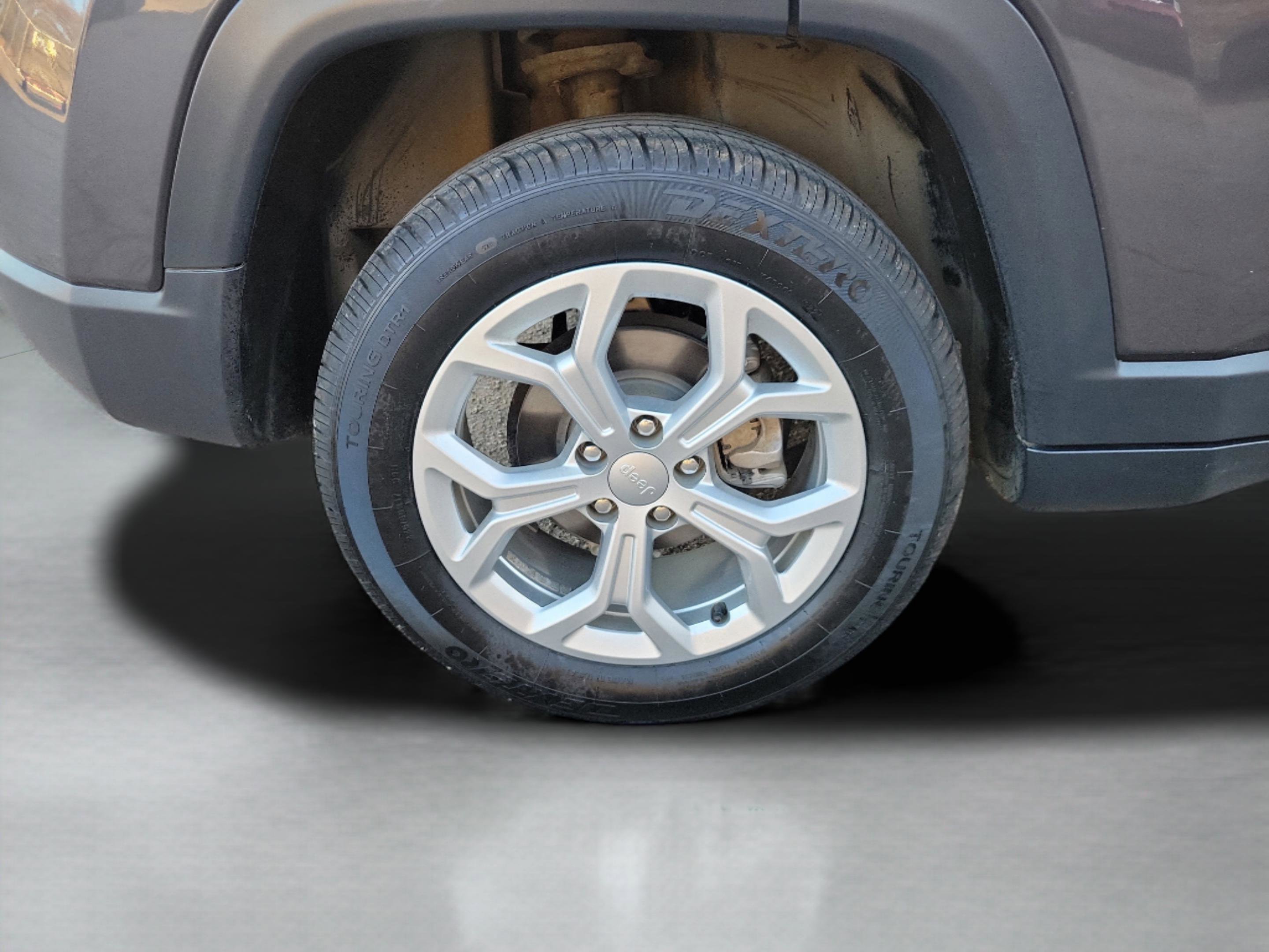 Used 2024 Jeep Compass Latitude image 39