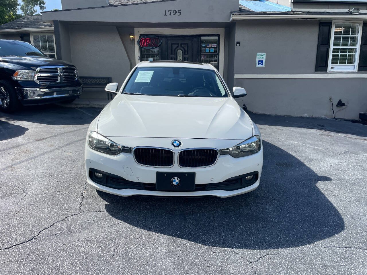 Used 2016 BMW 320i xDrive Sedan w/ Driver Assistance Package AWD/4WD image 3