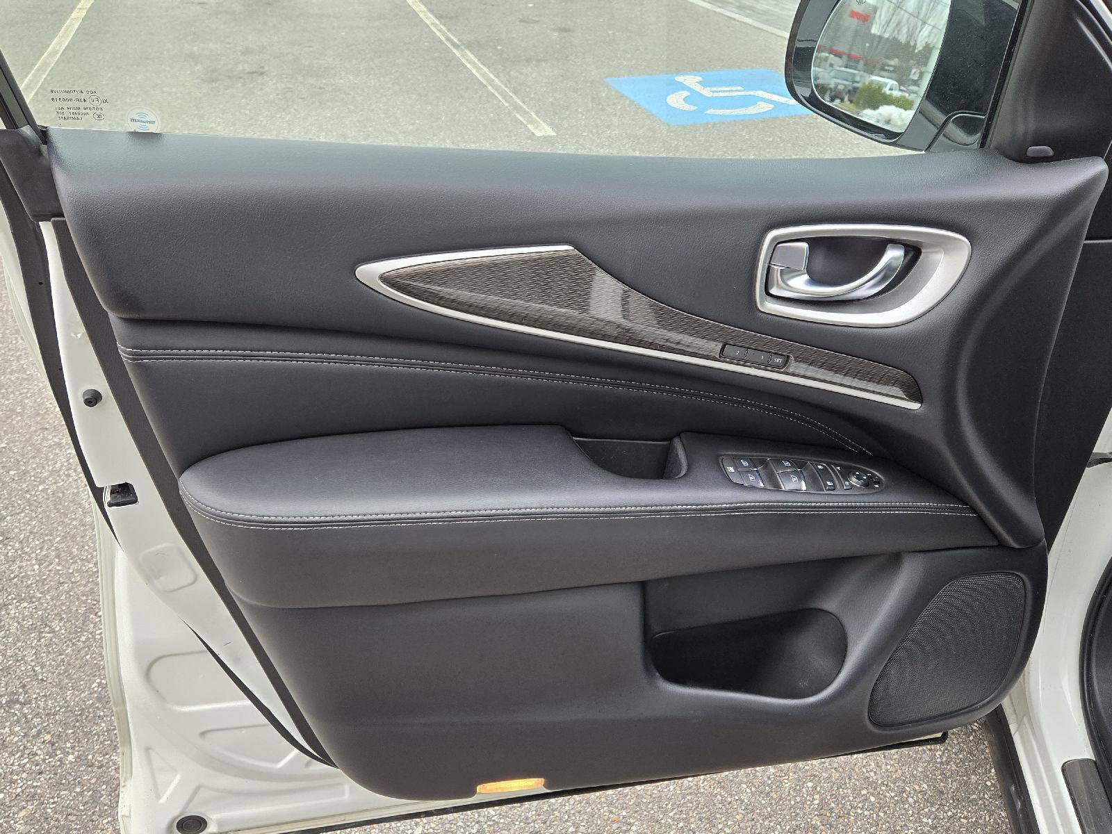 Used 2019 INFINITI QX60 Luxe w/ Essential Package image 8