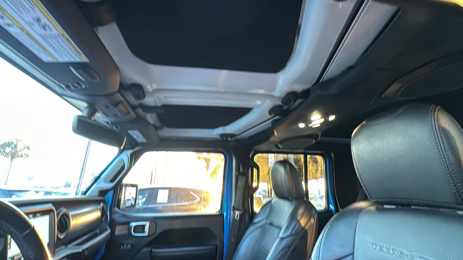 Used 2022 Jeep Gladiator Sport image 15