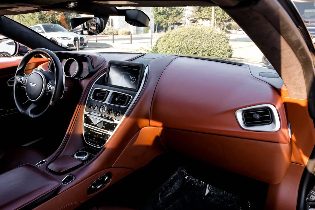 Used 2019 Aston Martin DB11 Volante RWD image 13