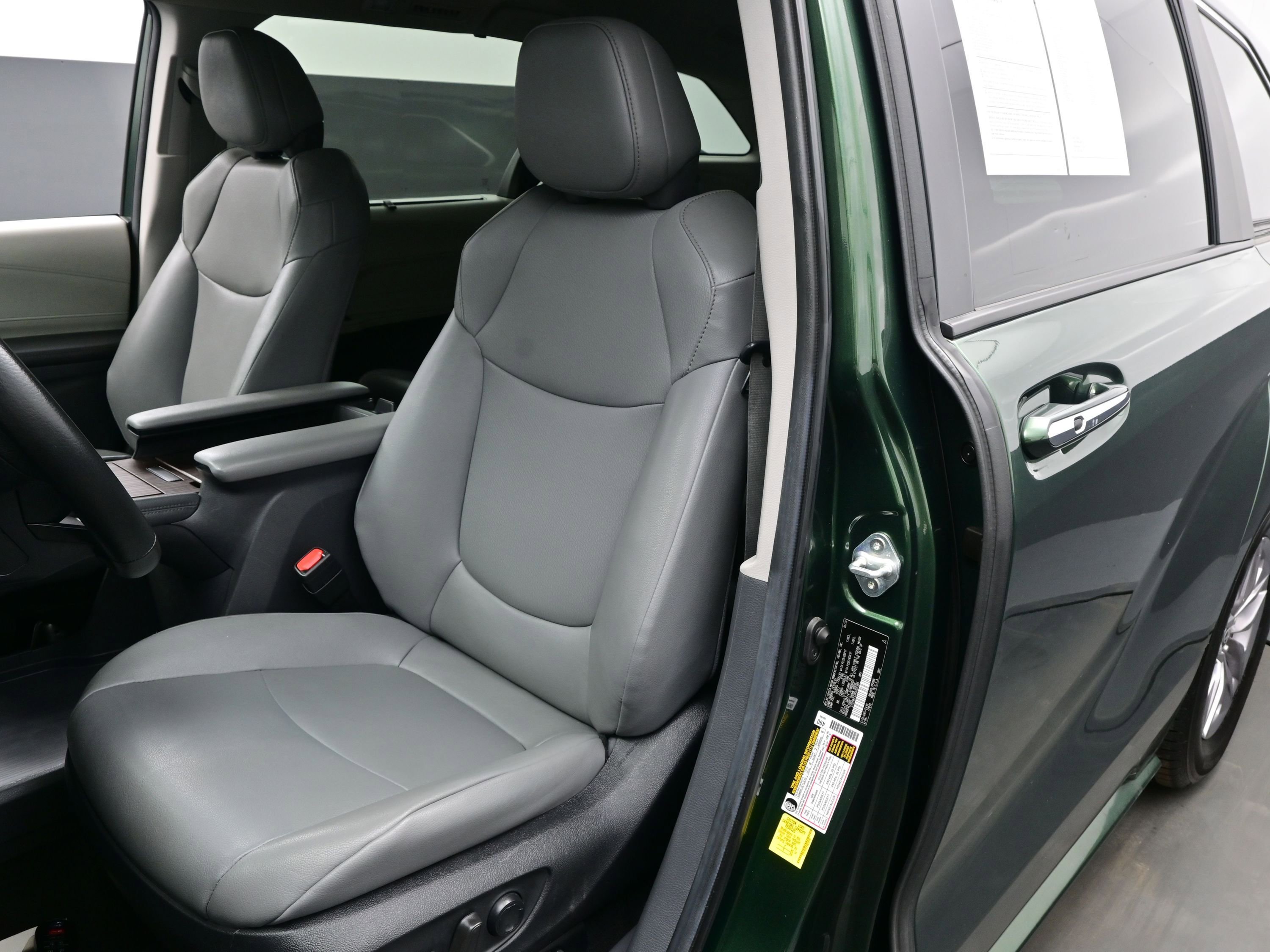 Used 2024 Toyota Sienna XLE image 12