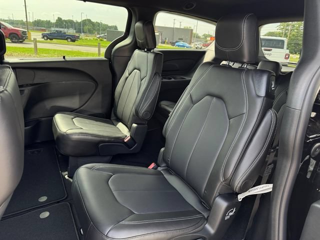 New 2027 Chrysler Pacifica LX FWD image 11