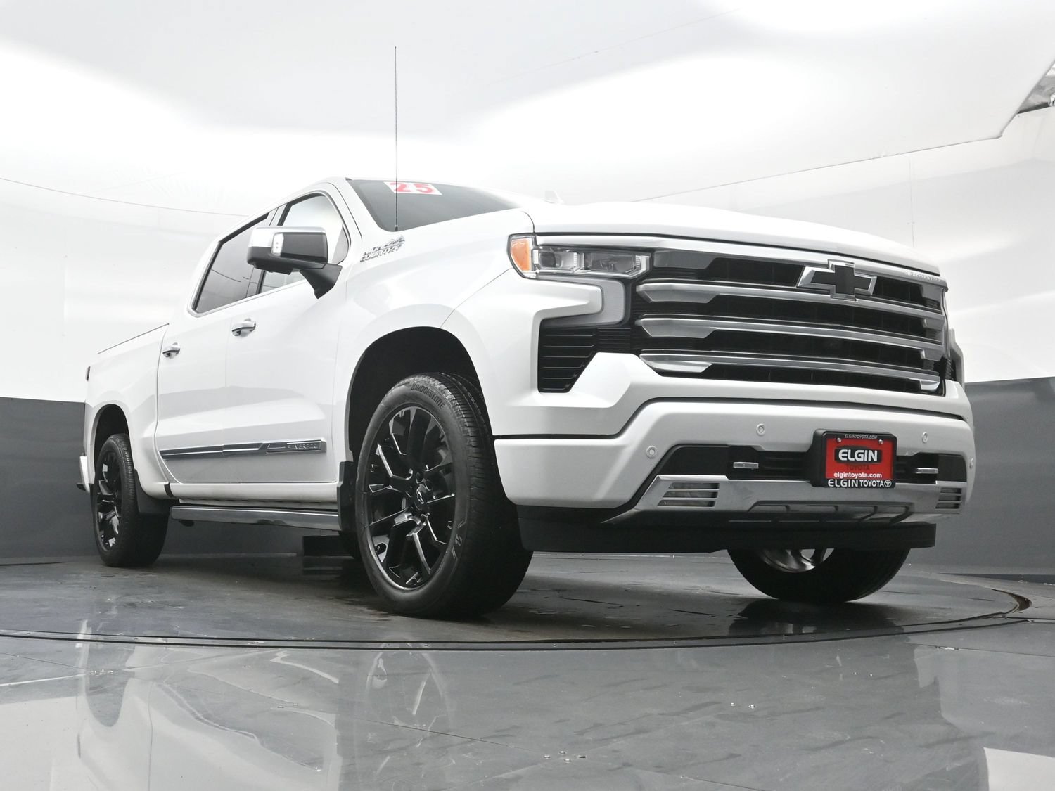 Used 2025 Chevrolet Silverado 1500 High Country AWD/4WD image 29