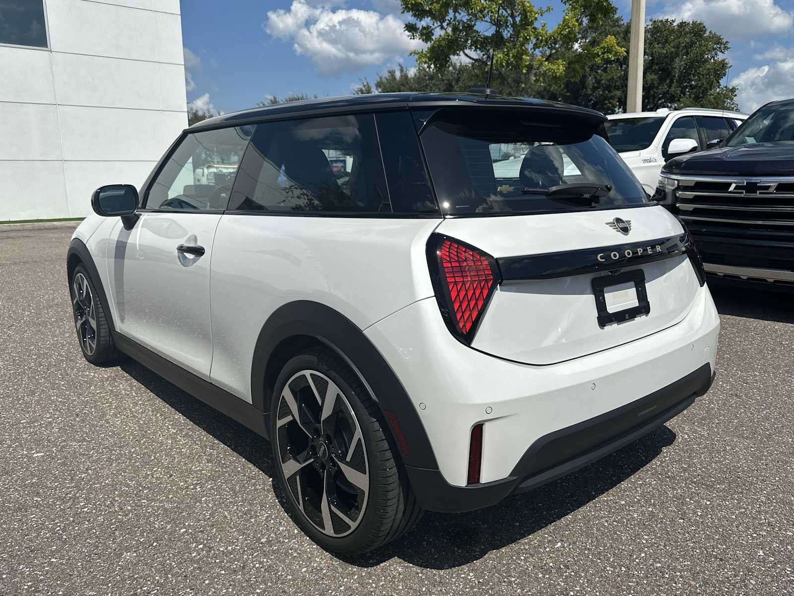 Used 2025 MINI Cooper 2-Door Hardtop image 4