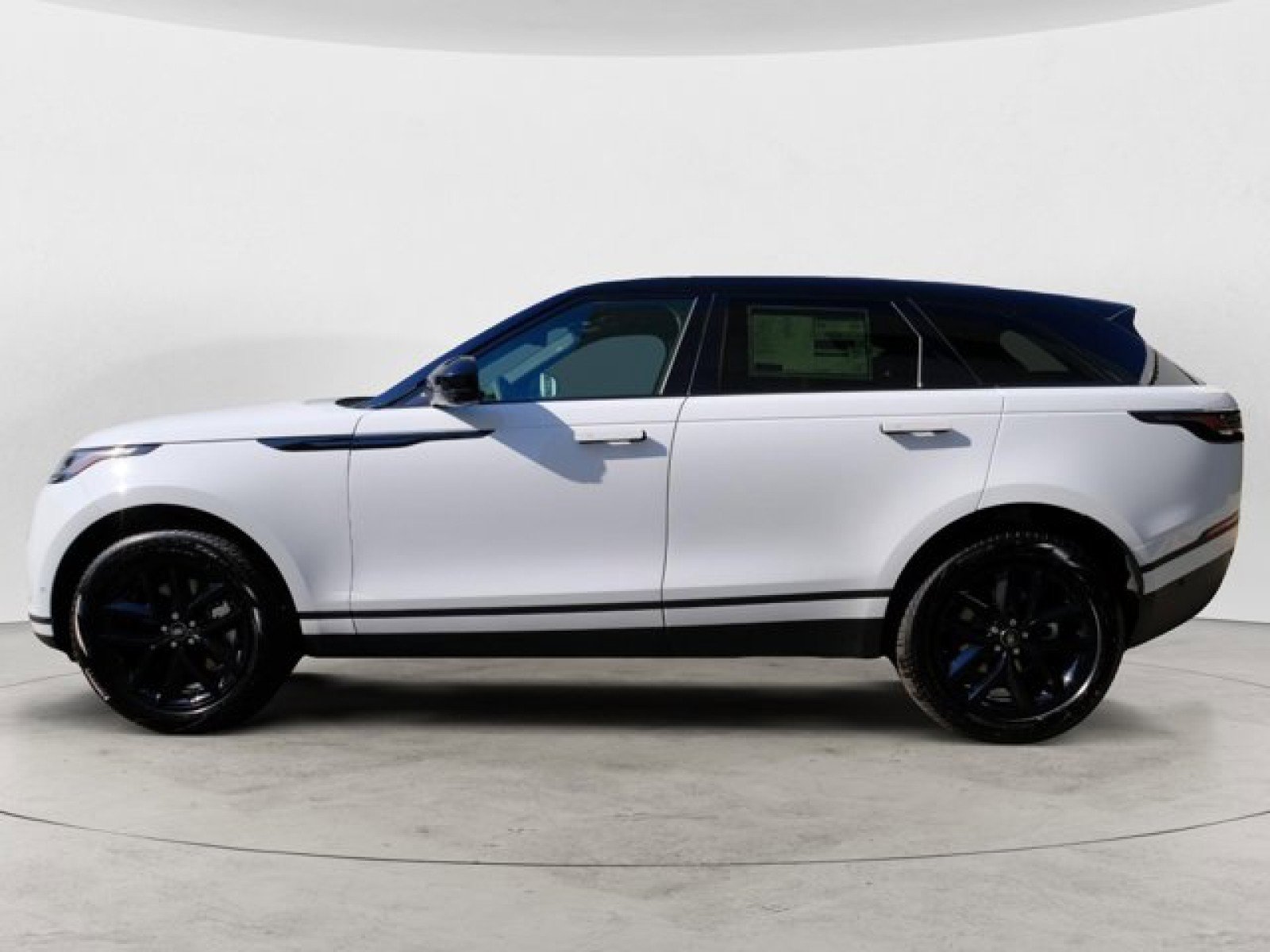New 2025 Land Rover Range Rover Velar S image 2