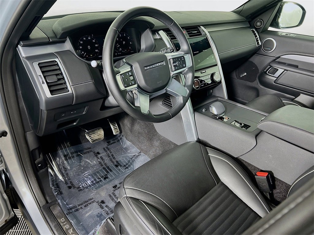 Certified 2024 Land Rover Discovery Dynamic SE image 9