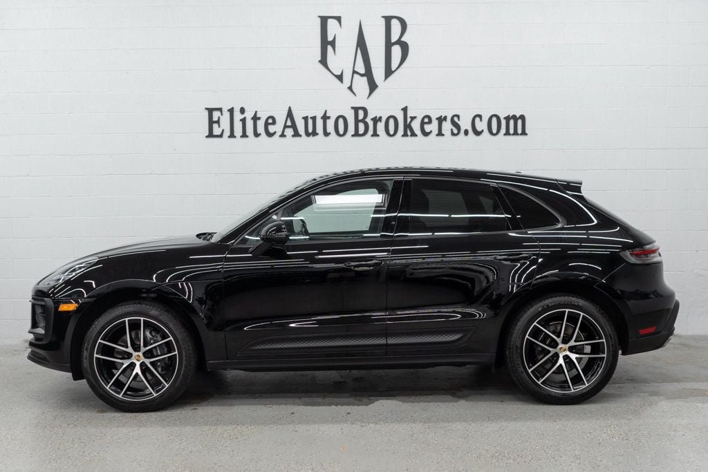 Used 2023 Porsche Macan AWD/4WD image 2