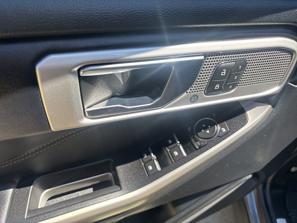 Used 2022 Ford Explorer Limited w/ Equipment Group 301A image 27