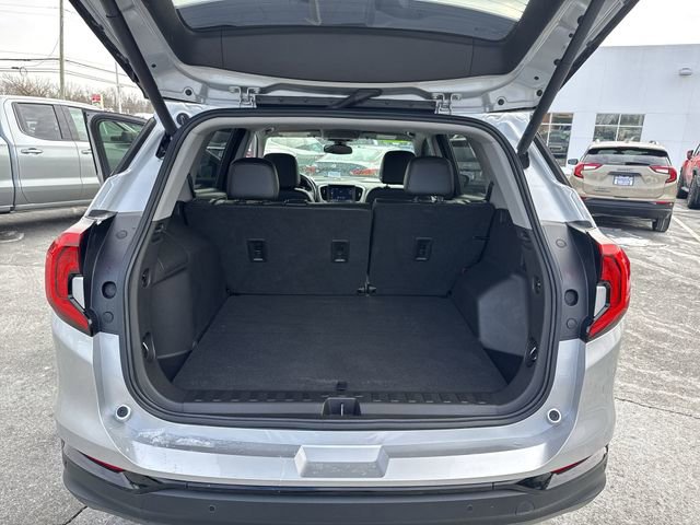 Used 2021 GMC Terrain SLT w/ Elevation Edition image 24