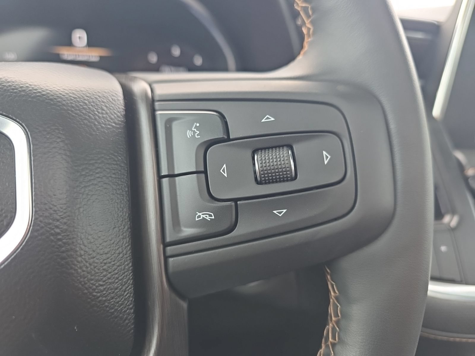 Used 2024 GMC Yukon AT4 w/ Technology Package AWD/4WD image 23