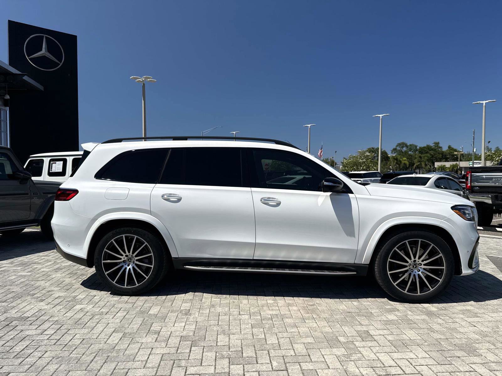Used 2025 Mercedes-Benz GLS 450 4MATIC image 6