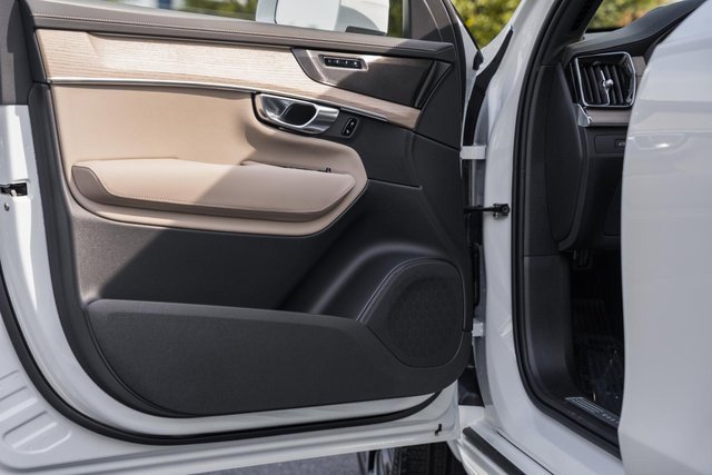 New 2026 Volvo XC90 B6 Ultra image 34