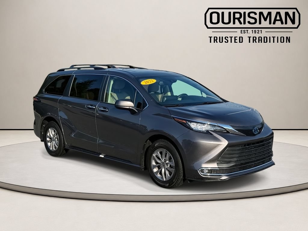 Used 2022 Toyota Sienna XLE FWD image 2