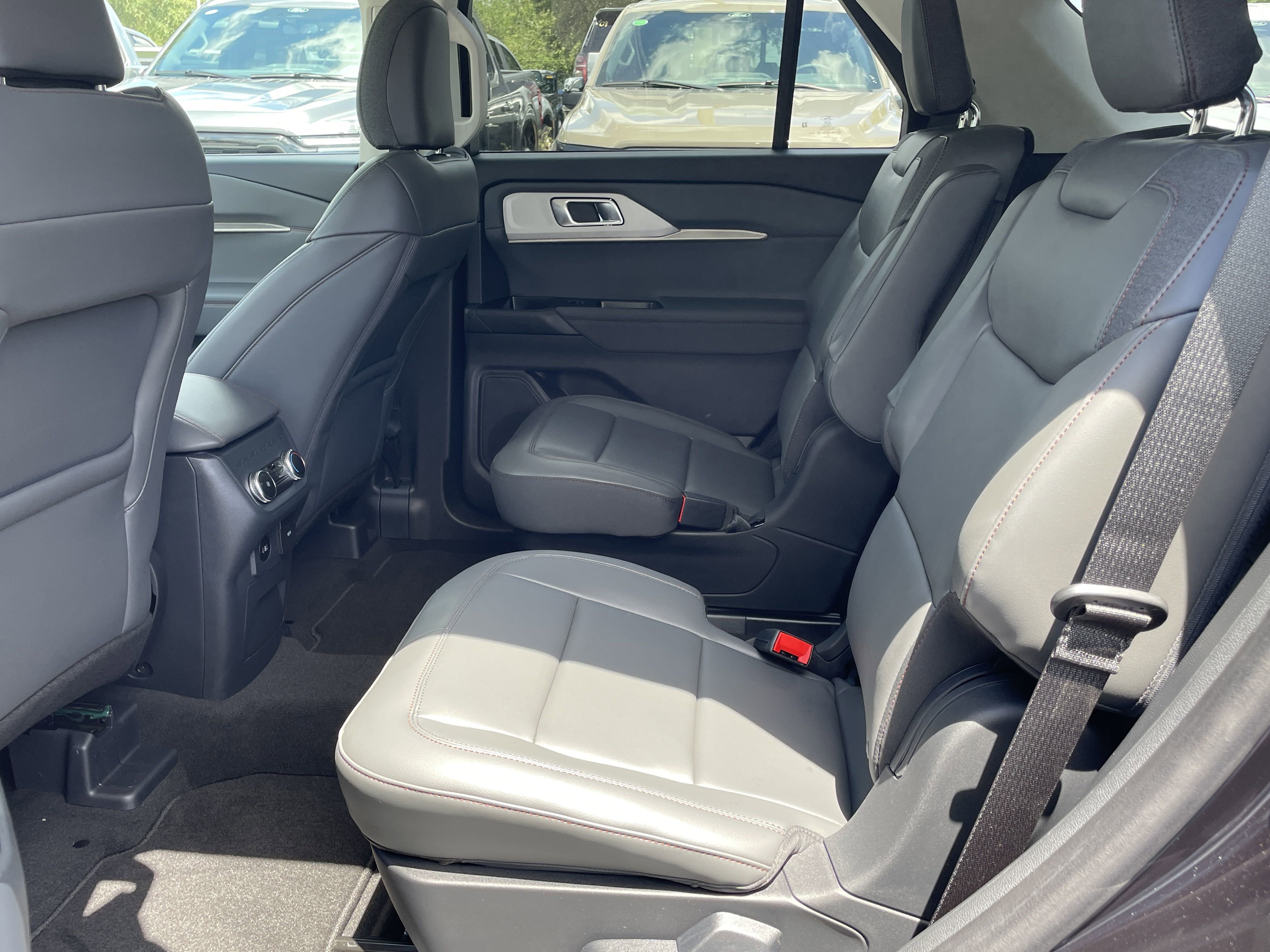 New 2025 Ford Explorer Active w/ Active Comfort Package image 37