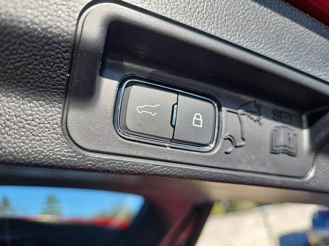 Used 2023 Ford Explorer XLT w/ Equipment Group 202A image 14