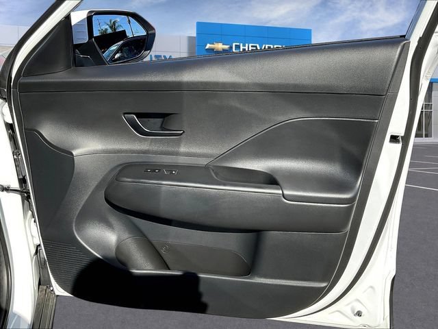 Used 2025 Hyundai Kona SEL FWD image 30