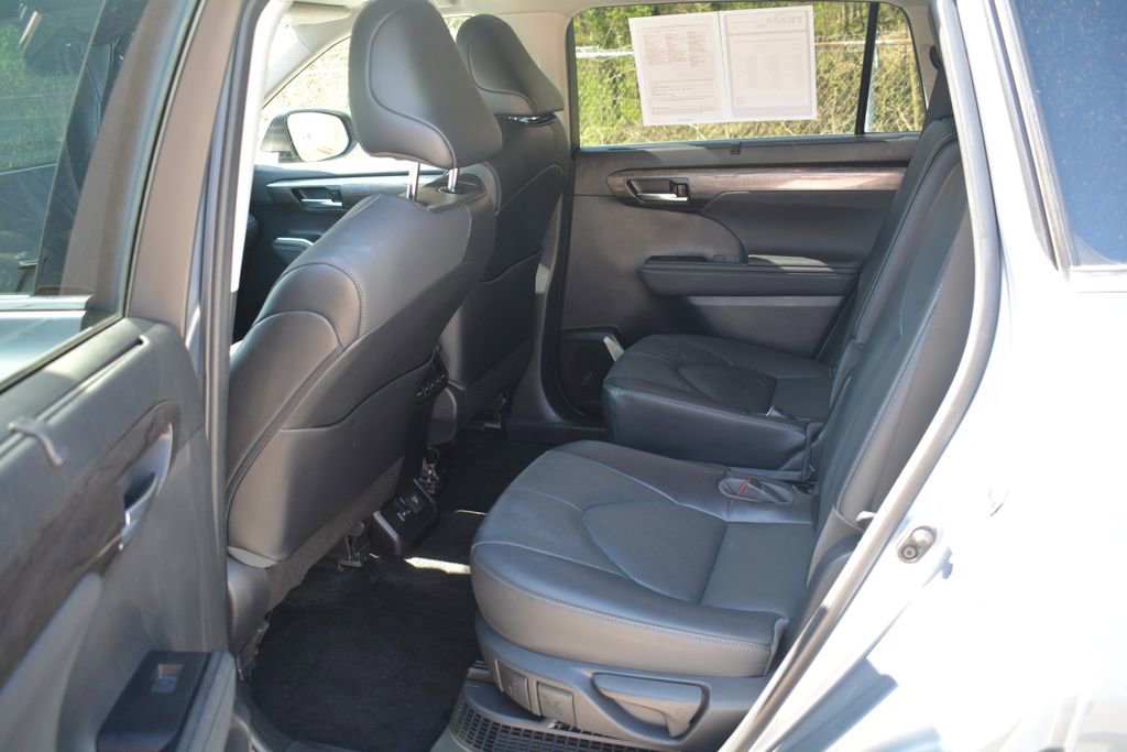 Used 2023 Toyota Highlander Limited AWD/4WD image 24