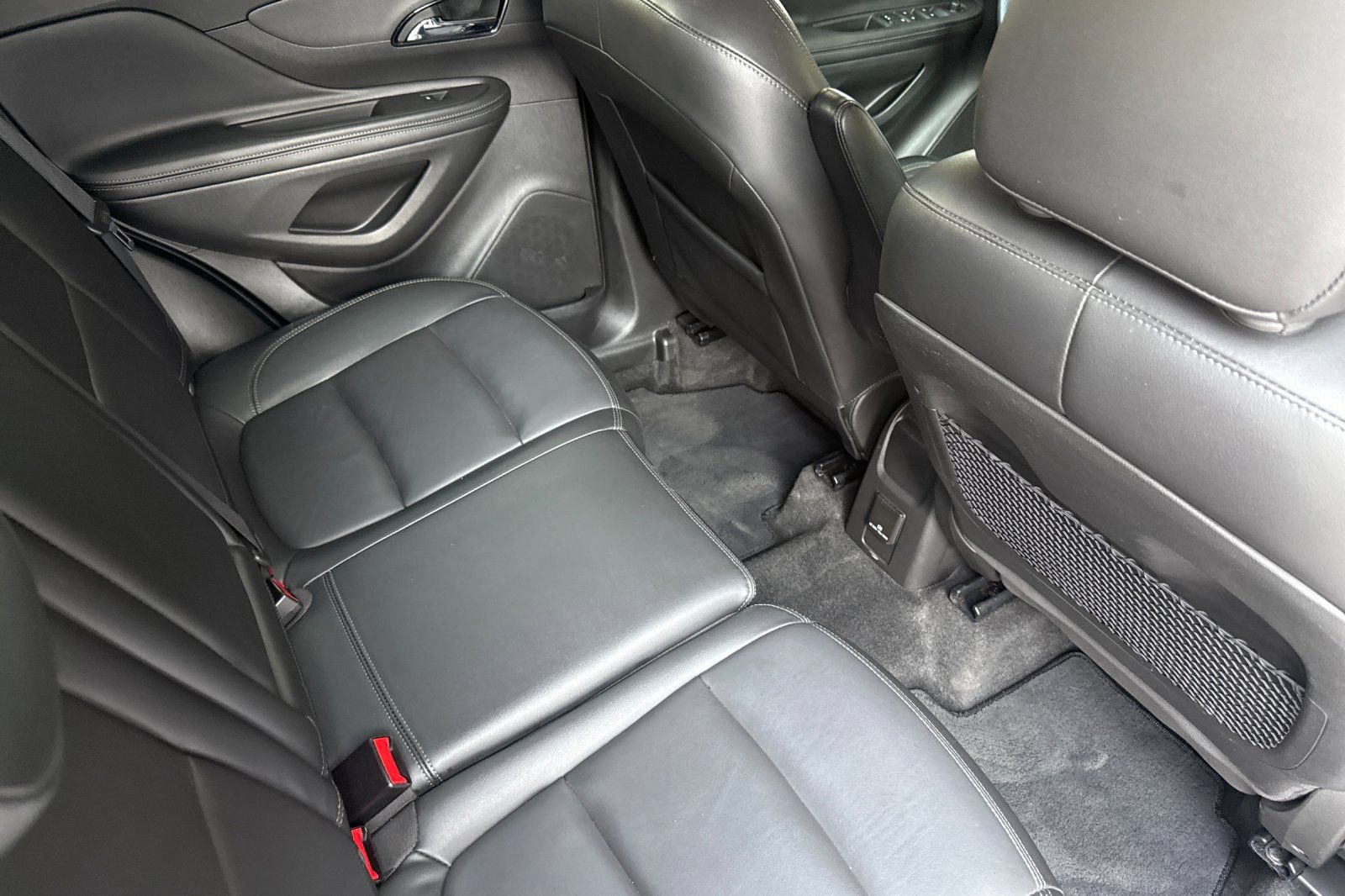 Used 2018 Buick Encore Essence FWD image 17