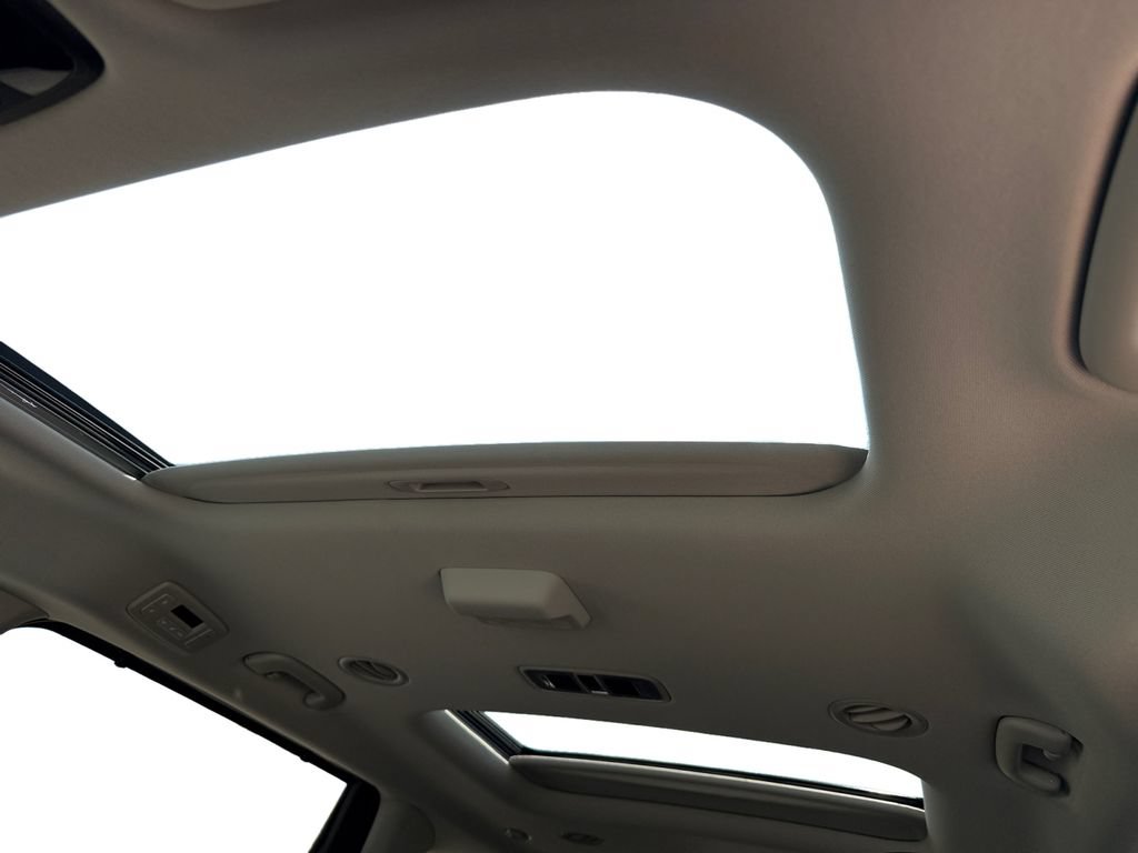 New 2027 Kia Carnival SX w/ Dark Edition Package FWD image 10