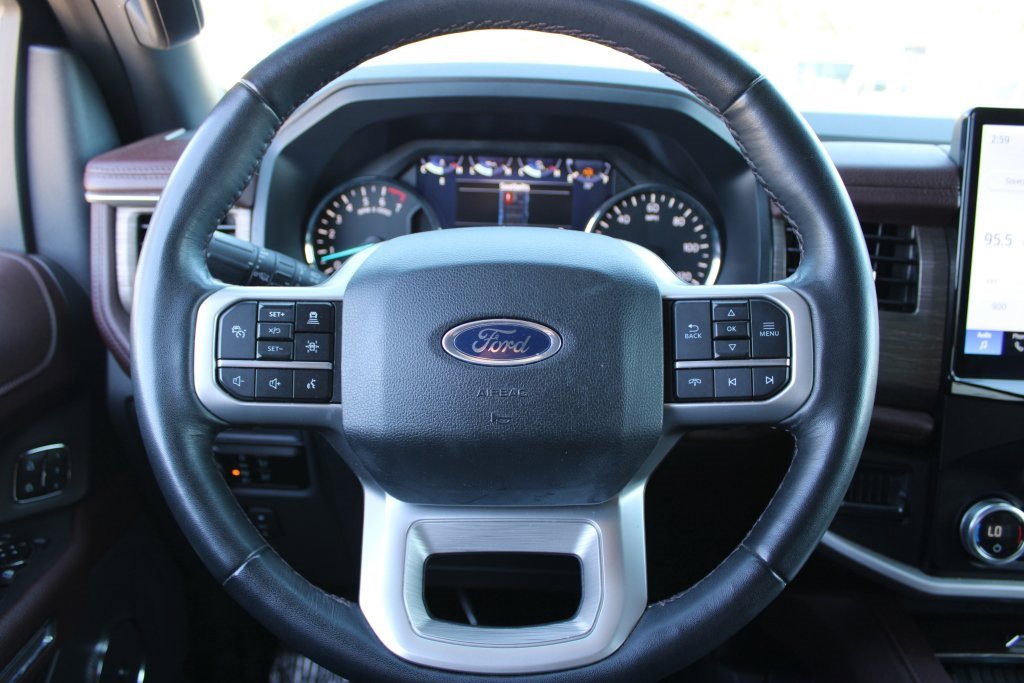 Used 2024 Ford Expedition Limited image 13