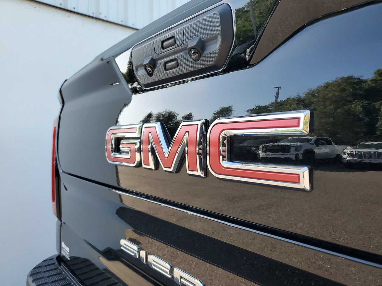 Used 2024 GMC Sierra 1500 AT4 w/ Technology Package AWD/4WD image 6
